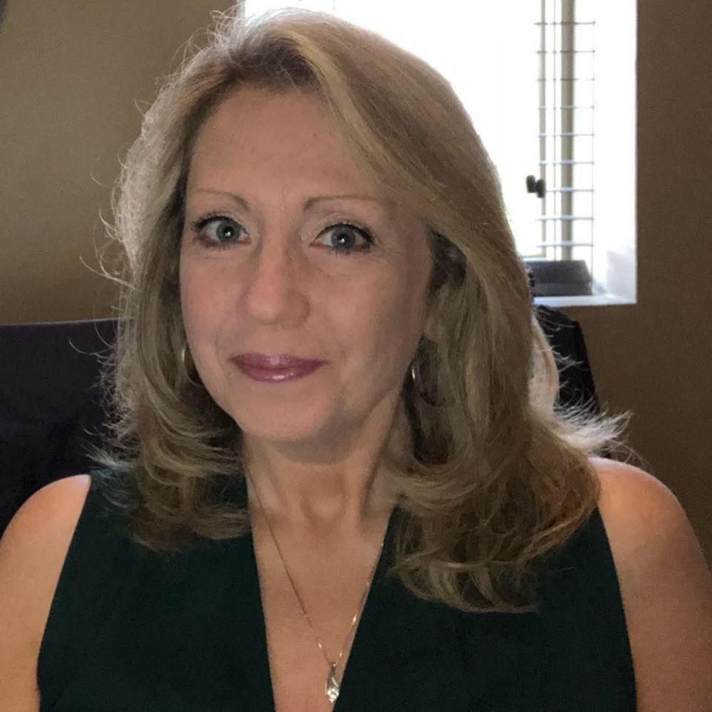 Meet your Posher, Debi